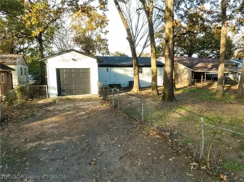 Exterior - 16 Northwood Dr, Fort Smith, AR 72904 photo 6 of 10