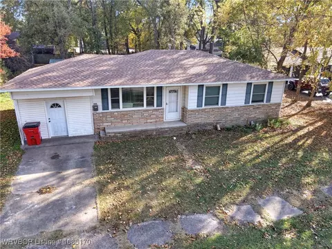 203 Pine St, Dardanelle, AR 72834