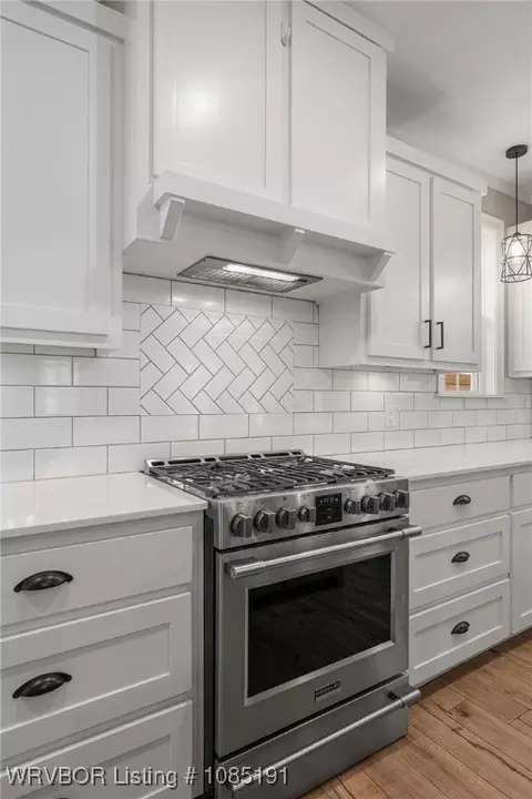 Kitchen - 1704 Ebbing Loop, Barling, AR 72923 photo 3 of 3