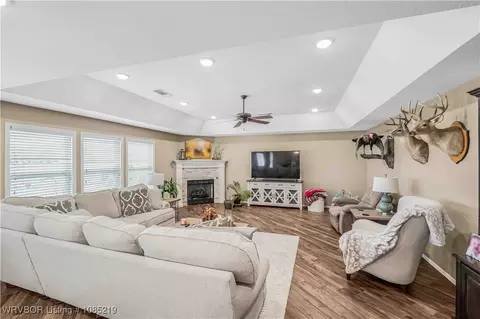 Living - 2417 Highway 64, Alma, AR 72921 photo 1 of 2