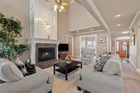 Living - 3210 Osprey Cir, Alma, AR 72921 photo 2 of 3