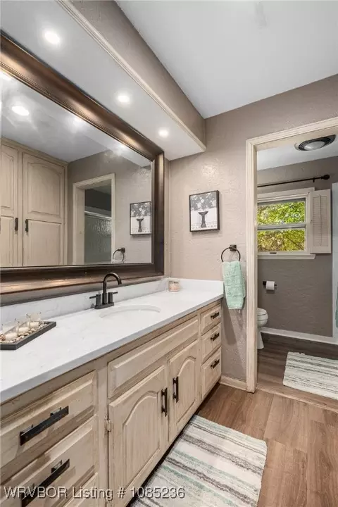 Bath - 6221 Duncan Rd, Fort Smith, AR 72903 photo 4 of 6