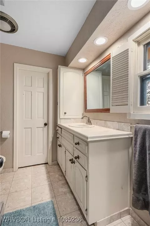 Bath - 6221 Duncan Rd, Fort Smith, AR 72903 photo 3 of 6