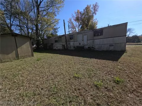 313 E Brown St, Paris, AR 72855 photo 4