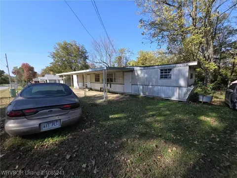 313 E Brown St, Paris, AR 72855 photo 2
