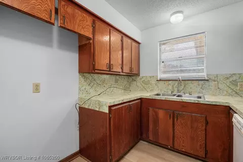 Kitchen - 1411 Nixon Rd, Lavaca, AR 72941 photo 3 of 3