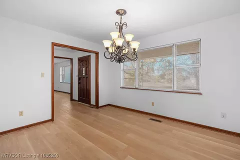 Dining - 1411 Nixon Rd, Lavaca, AR 72941 photo 2 of 3