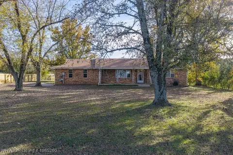 Exterior - 1411 Nixon Rd, Lavaca, AR 72941 photo 5 of 18