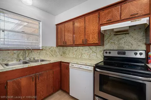 Kitchen - 1411 Nixon Rd, Lavaca, AR 72941 photo 2 of 3