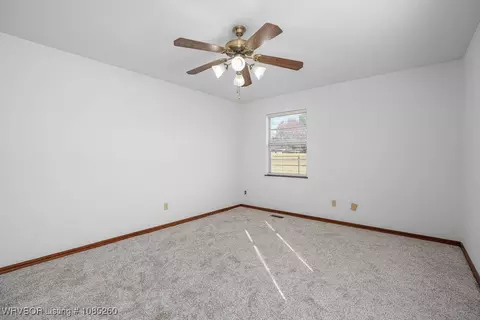 Bedroom - 1411 Nixon Rd, Lavaca, AR 72941 photo 4 of 7
