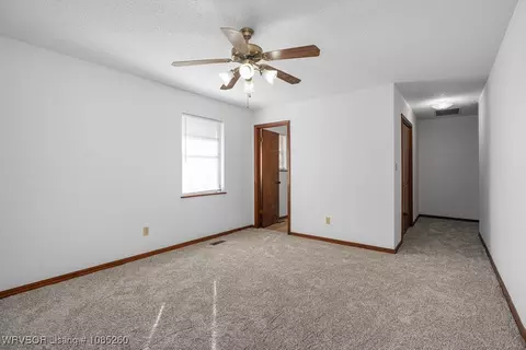 Bedroom - 1411 Nixon Rd, Lavaca, AR 72941 photo 3 of 7