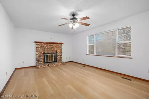 Living - 1411 Nixon Rd, Lavaca, AR 72941 photo 2 of 4