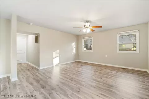 Living - 1430 N 50 St, Fort Smith, AR 72904 photo 8 of 10