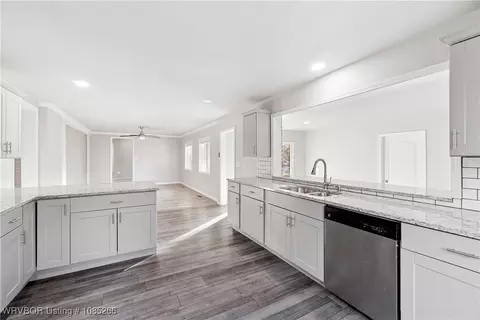 Kitchen - 1430 N 50 St, Fort Smith, AR 72904 photo 3 of 3