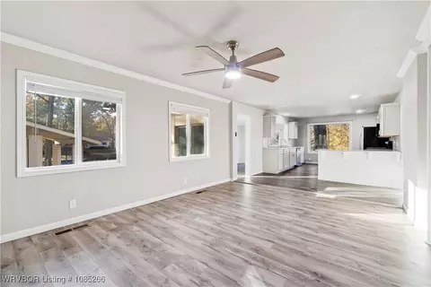 Living - 1430 N 50 St, Fort Smith, AR 72904 photo 5 of 10