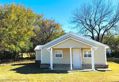 400 Peters St, Poteau, OK 74953