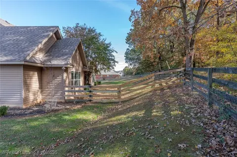 Exterior - 1128 Southfork Ln, Fort Smith, AR 72916 photo 9 of 25