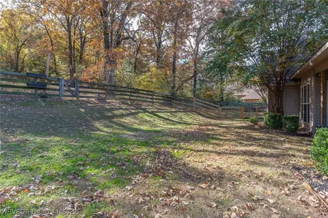 Exterior - 1128 Southfork Ln, Fort Smith, AR 72916 photo 7 of 25
