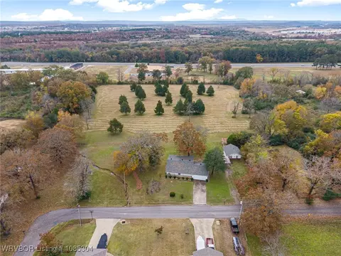 View/Area - 1203 Gerald St, Barling, AR 72923 photo 2 of 7