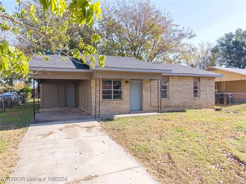 321 43rd St, Van Buren, AR 72956