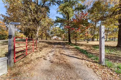 8828 Graphic Dr, Alma, AR 72921