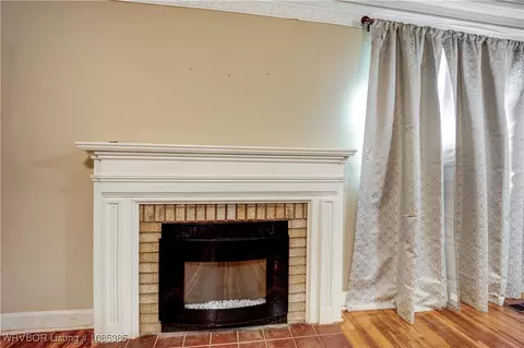 Living - 36 Ash St, Alma, AR 72921 photo 4 of 5