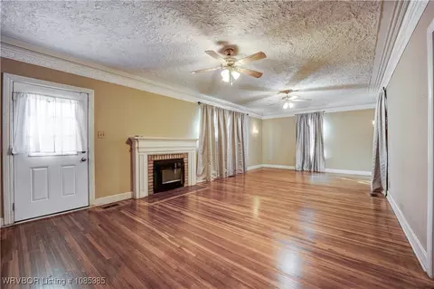 Living - 36 Ash St, Alma, AR 72921 photo 2 of 5
