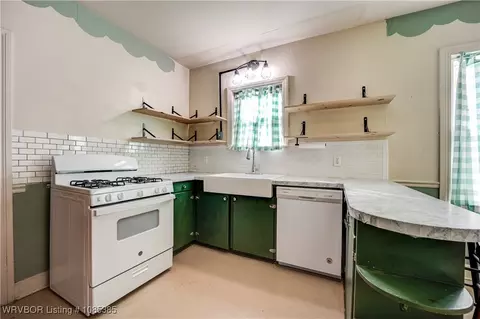 Kitchen - 36 Ash St, Alma, AR 72921 photo 2 of 4