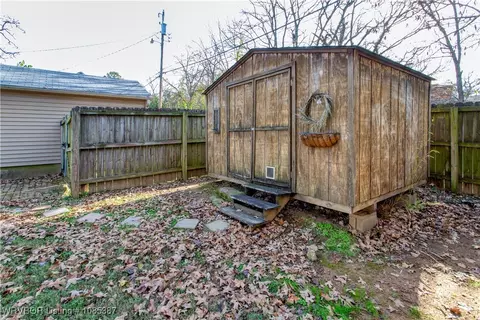 Exterior - 2116 S P St, Fort Smith, AR 72901 photo 12 of 14
