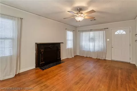 Living - 2116 S P St, Fort Smith, AR 72901 photo 2 of 5