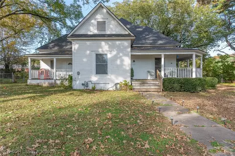 122 E College St, Ozark, AR 72949