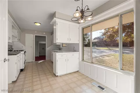 Kitchen - 2115 Packard Pl, Fort Smith, AR 72901 photo 4 of 4