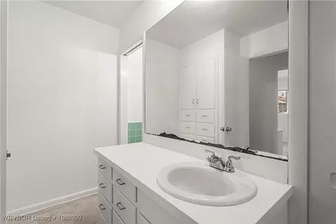 Bath - 2115 Packard Pl, Fort Smith, AR 72901 photo 2 of 3