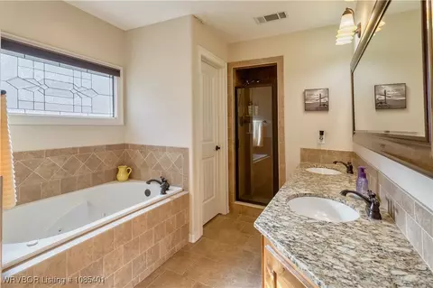 Bath - 6207 Red Cedar Cir, Fort Smith, AR 72916 photo 1 of 3
