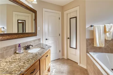 Bath - 6207 Red Cedar Cir, Fort Smith, AR 72916 photo 2 of 3