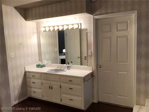 Bath - 10413 Seven Oaks Rd, Fort Smith, AR 72908 photo 3 of 6