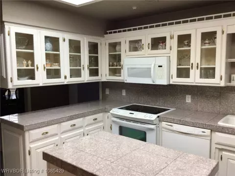 Kitchen - 10413 Seven Oaks Rd, Fort Smith, AR 72908 photo 1 of 2