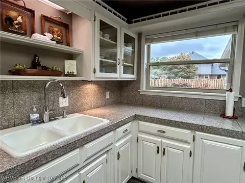 Kitchen - 10413 Seven Oaks Rd, Fort Smith, AR 72908 photo 2 of 2