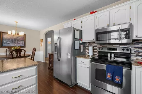 Kitchen - 1106 Ruby Dr, Van Buren, AR 72956 photo 4 of 4