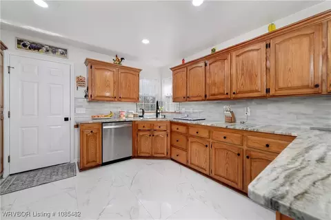 Kitchen - 2325 N River Rd, Lavaca, AR 72941 photo 2 of 4