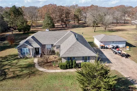2325 N River Rd, Lavaca, AR 72941