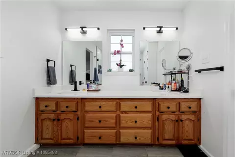 Bath - 2325 N River Rd, Lavaca, AR 72941 photo 3 of 4