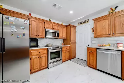 Kitchen - 2325 N River Rd, Lavaca, AR 72941 photo 3 of 4
