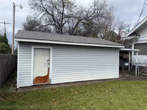 Exterior - 818 26th St, Fort Smith, AR 72901 photo 3 of 7