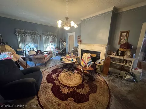 Living - 818 26th St, Fort Smith, AR 72901 photo 2 of 2
