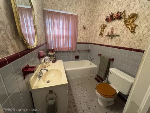 Bath - 818 26th St, Fort Smith, AR 72901 photo 1 of 2