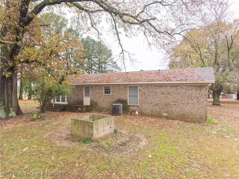 Exterior - 2202 N River Rd, Lavaca, AR 72941 photo 5 of 9