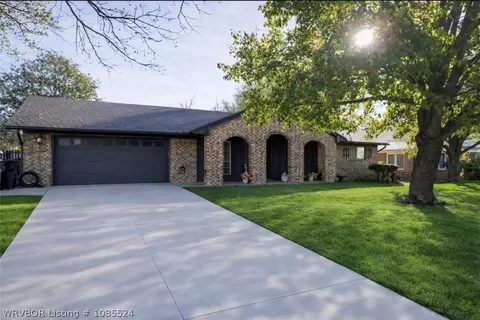 301 S Fryar Dr, Sallisaw, OK 74955