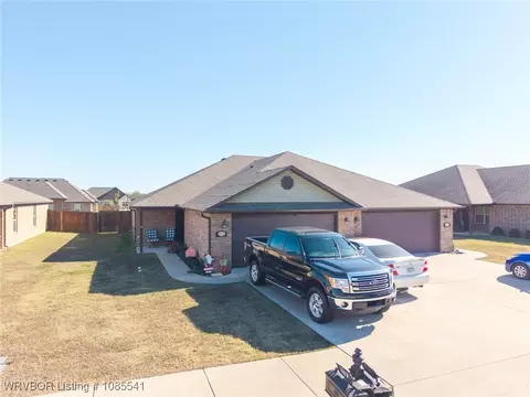 Exterior - 1102 Springhill Rd, Barling, AR 72923 photo 3 of 4