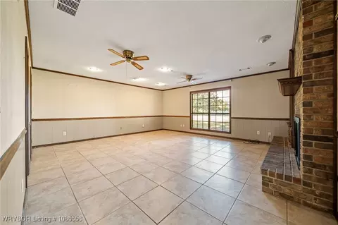 Living - 1303 S Hwy 96, Lavaca, AR 72941 photo 6 of 13